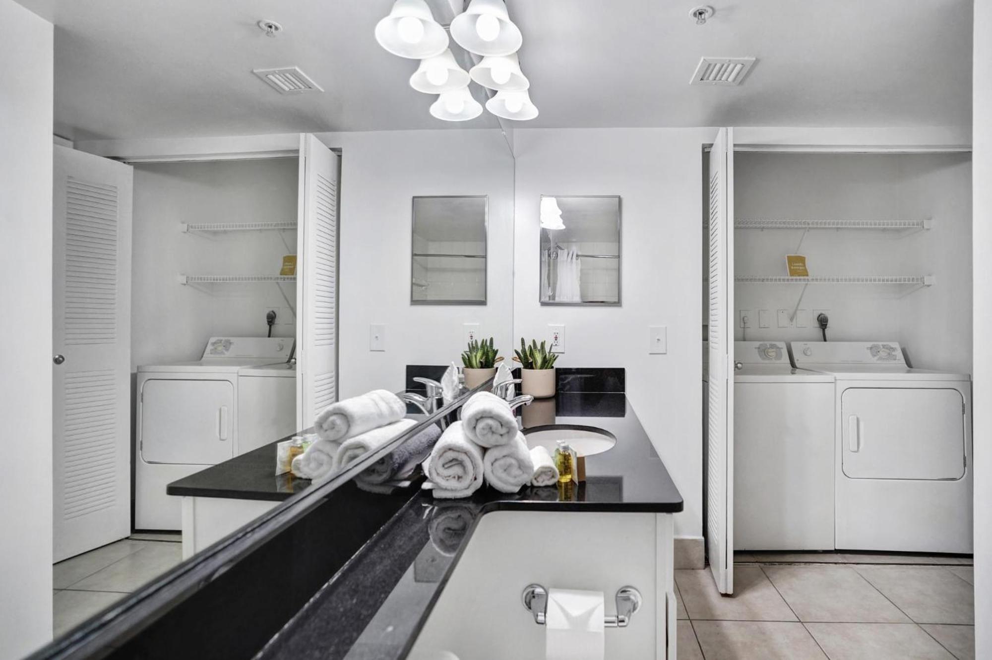 Dharma Home Suites Coral Gables At Gables Grand Plaza Miami Oda fotoğraf