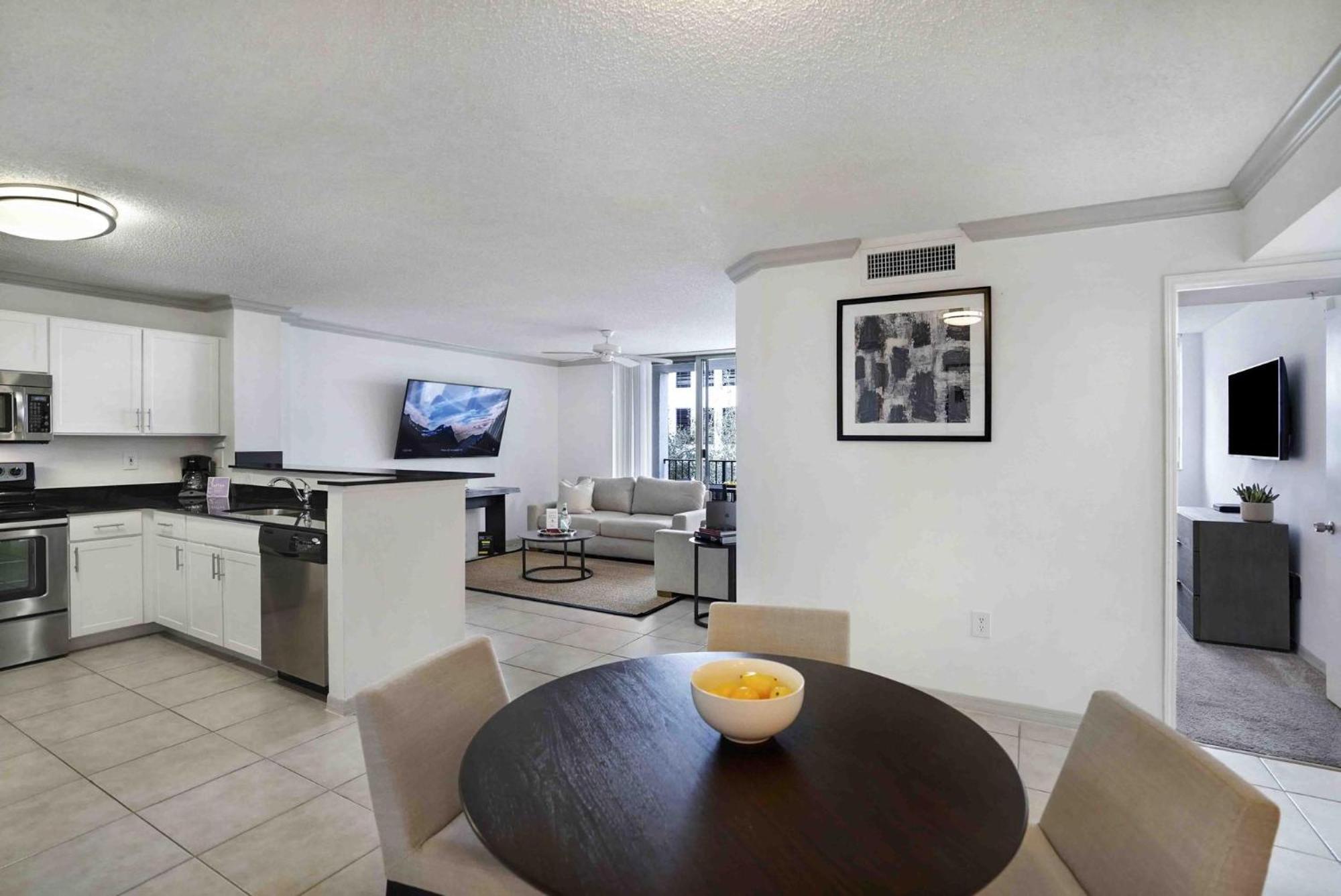 Dharma Home Suites Coral Gables At Gables Grand Plaza Miami Oda fotoğraf