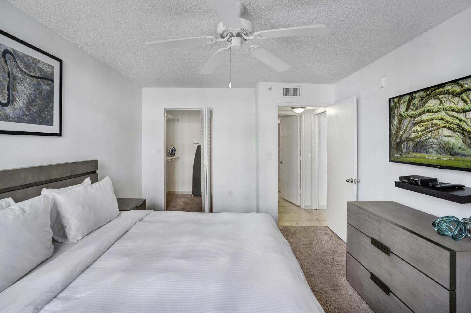 Dharma Home Suites Coral Gables At Gables Grand Plaza Miami Oda fotoğraf
