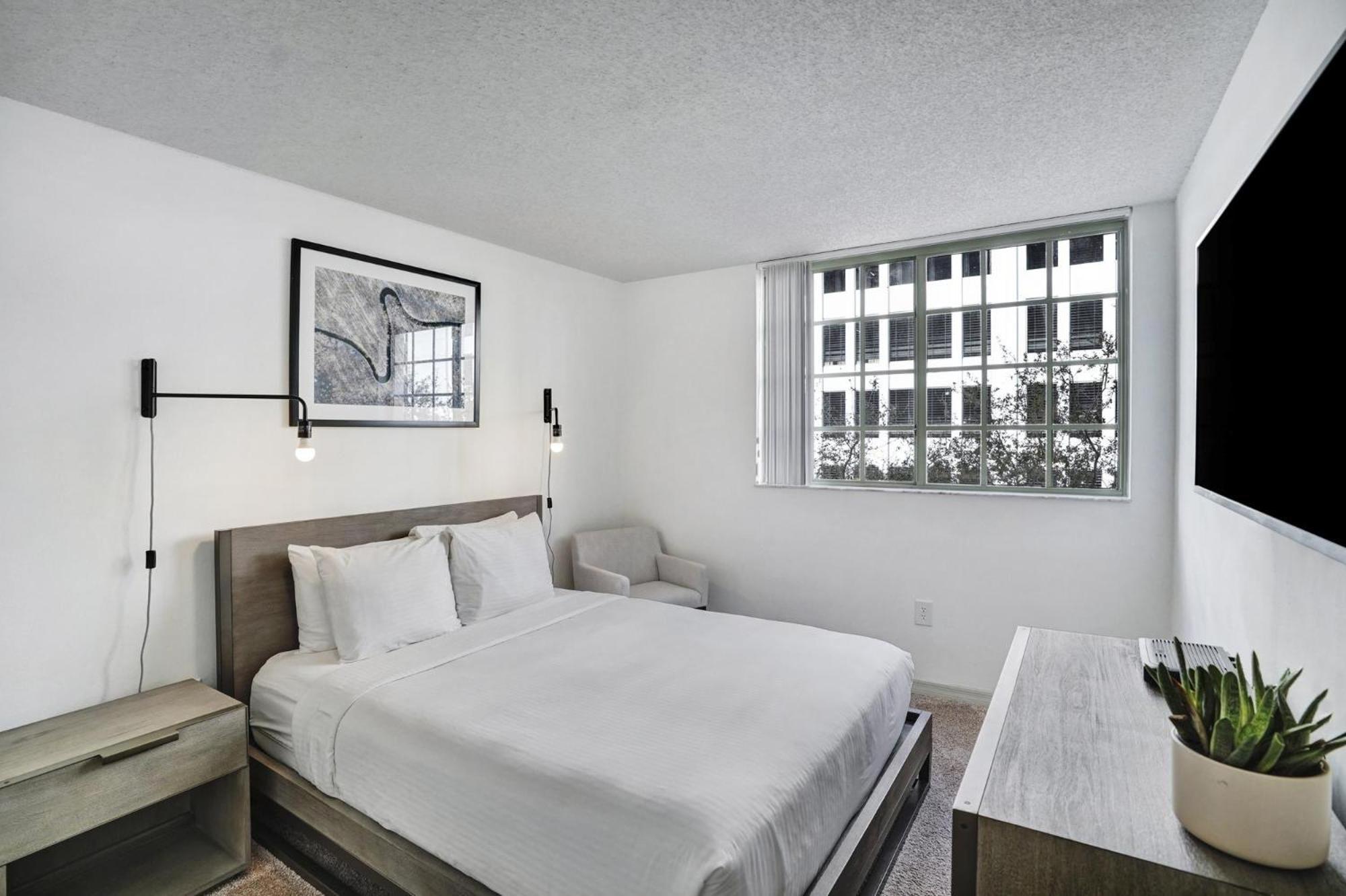 Dharma Home Suites Coral Gables At Gables Grand Plaza Miami Oda fotoğraf