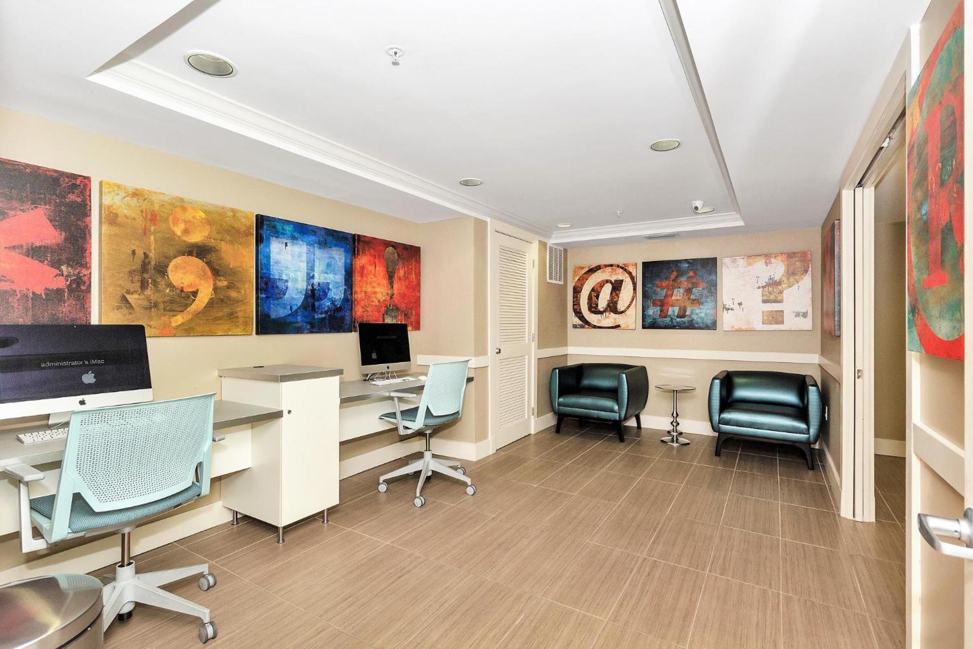 Dharma Home Suites Coral Gables At Gables Grand Plaza Miami Oda fotoğraf