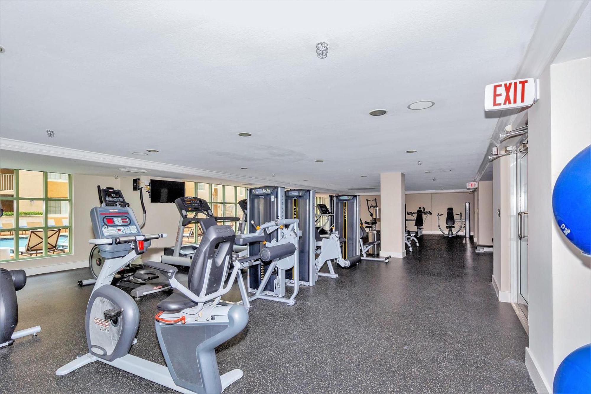 Dharma Home Suites Coral Gables At Gables Grand Plaza Miami Oda fotoğraf