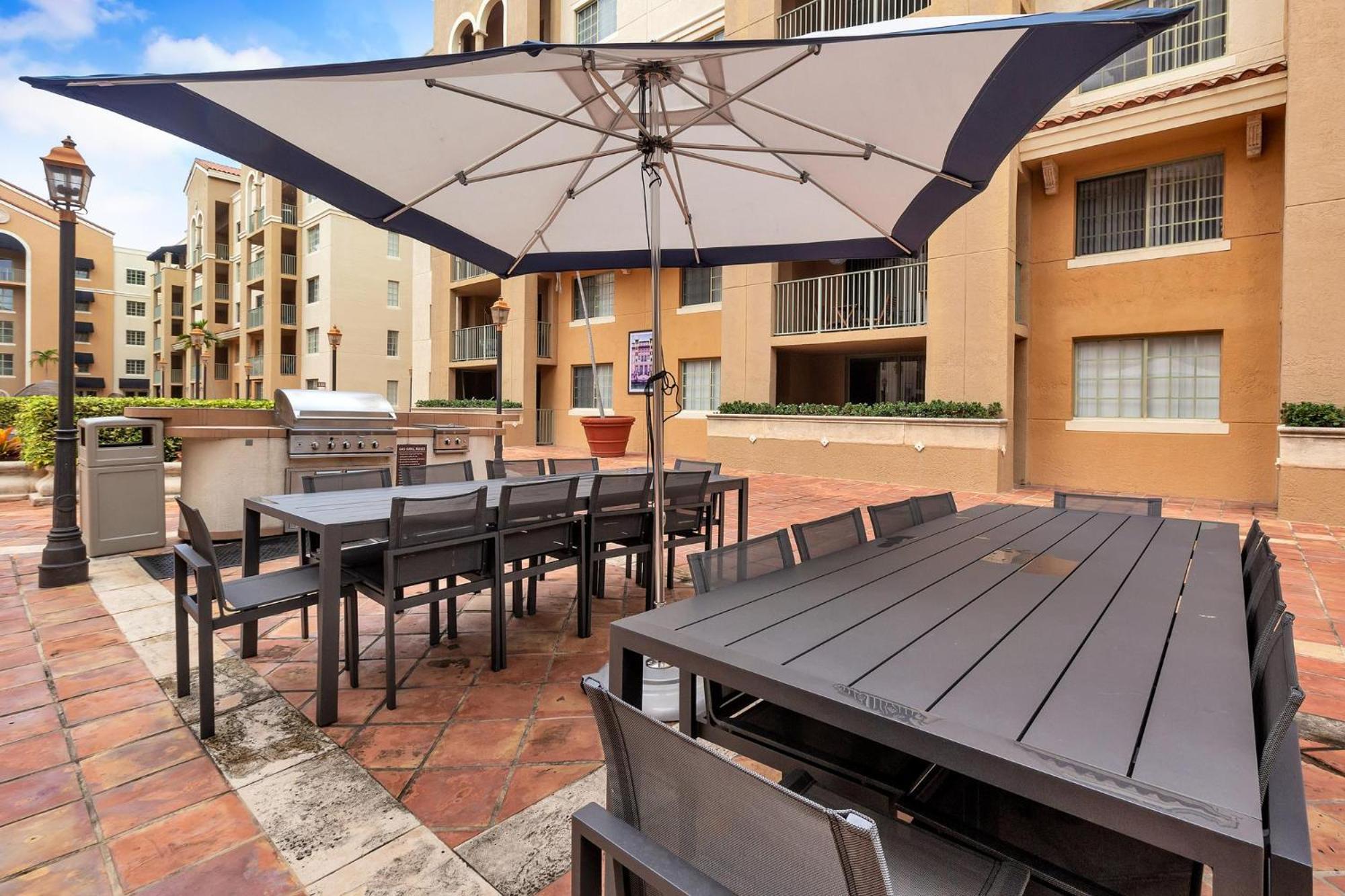 Dharma Home Suites Coral Gables At Gables Grand Plaza Miami Oda fotoğraf