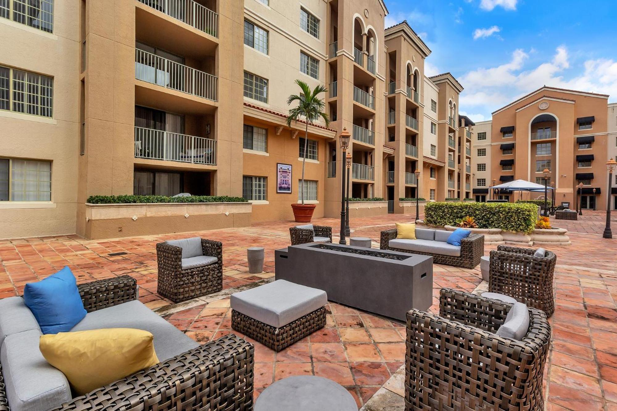 Dharma Home Suites Coral Gables At Gables Grand Plaza Miami Oda fotoğraf