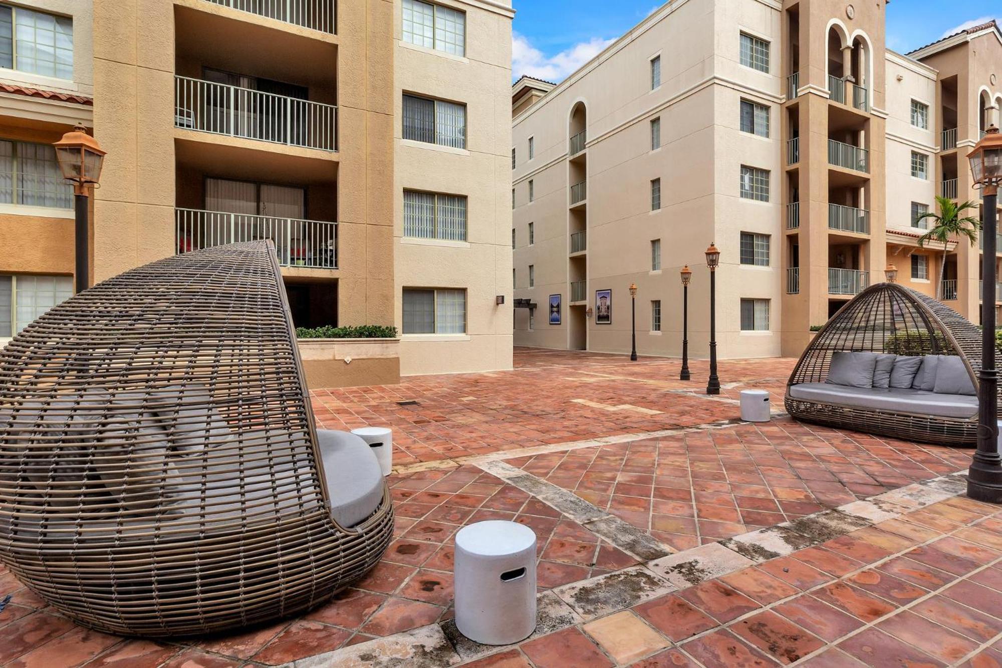 Dharma Home Suites Coral Gables At Gables Grand Plaza Miami Oda fotoğraf