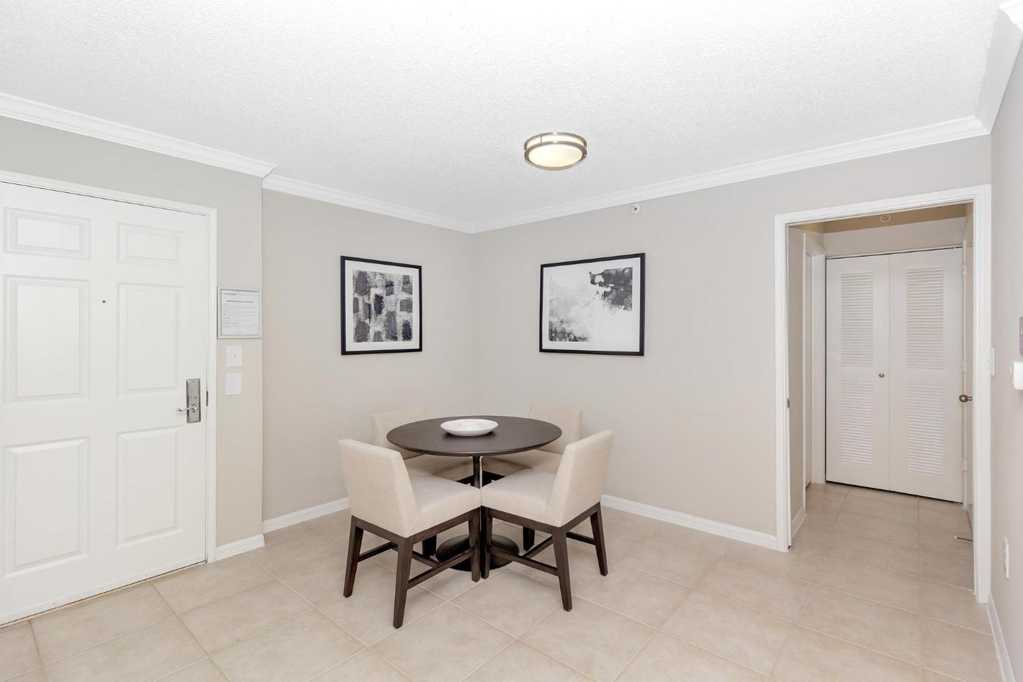 Dharma Home Suites Coral Gables At Gables Grand Plaza Miami Oda fotoğraf