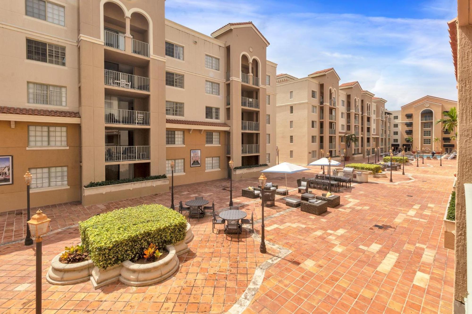 Dharma Home Suites Coral Gables At Gables Grand Plaza Miami Oda fotoğraf